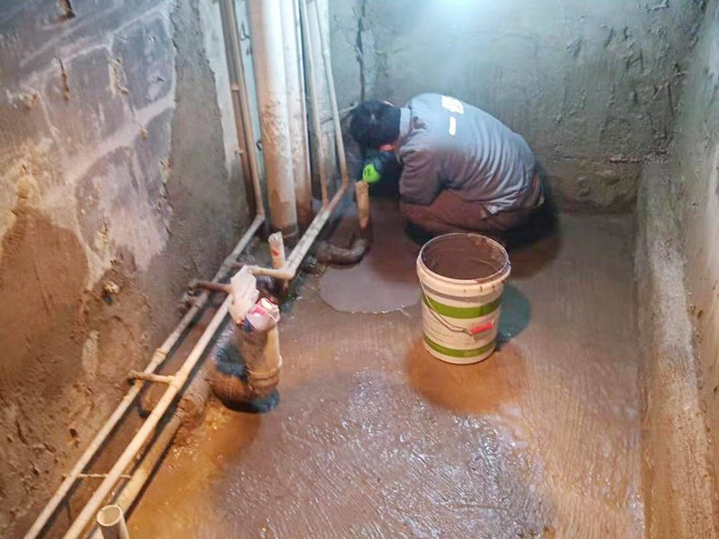 新裝的房子地板漏水，地板漏水怎么解決